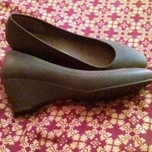 Crocs dual comfort heels